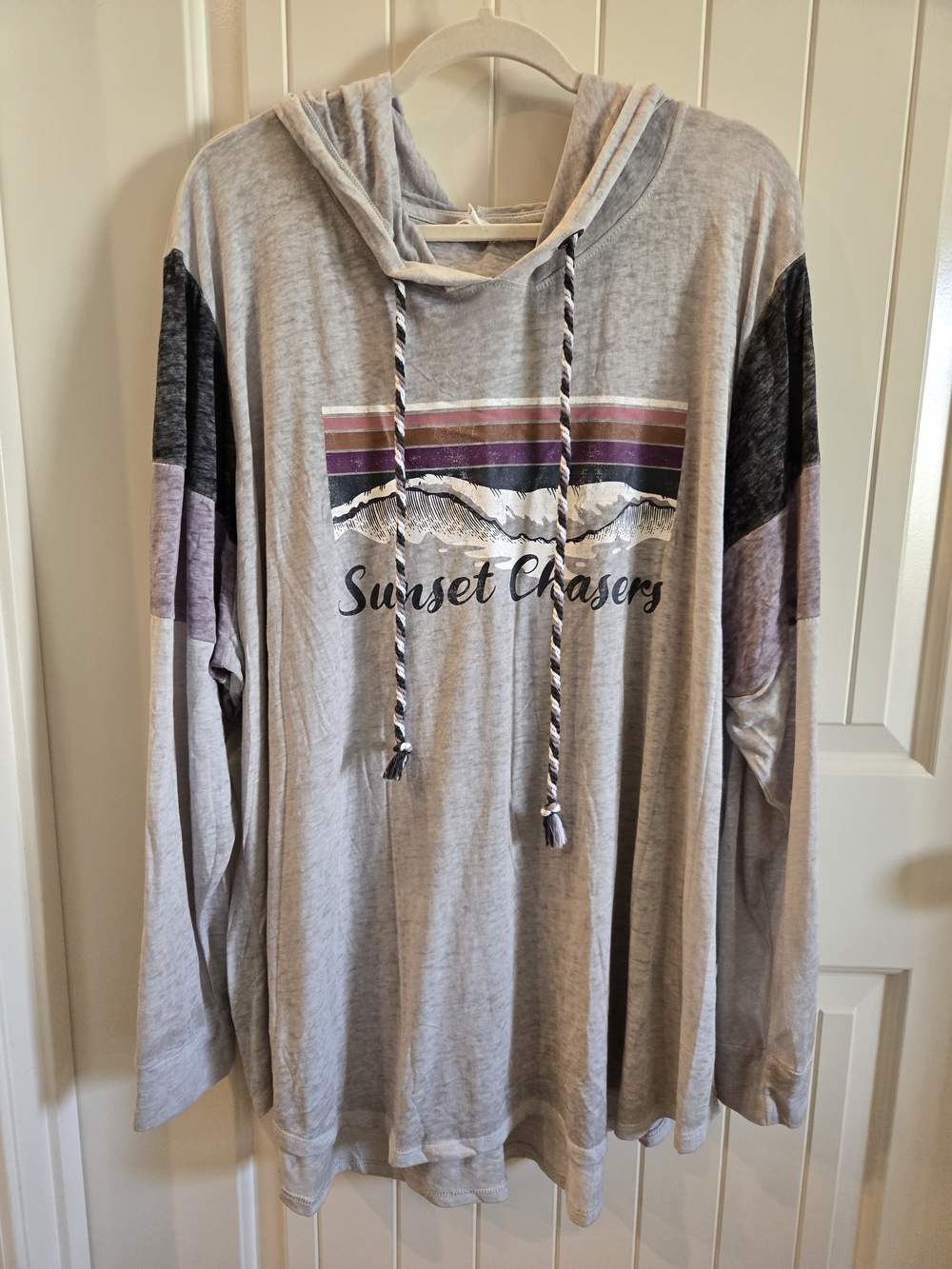 Maurices Light Gray Hooded T-shirt with Purple and Black Accents Size 4x